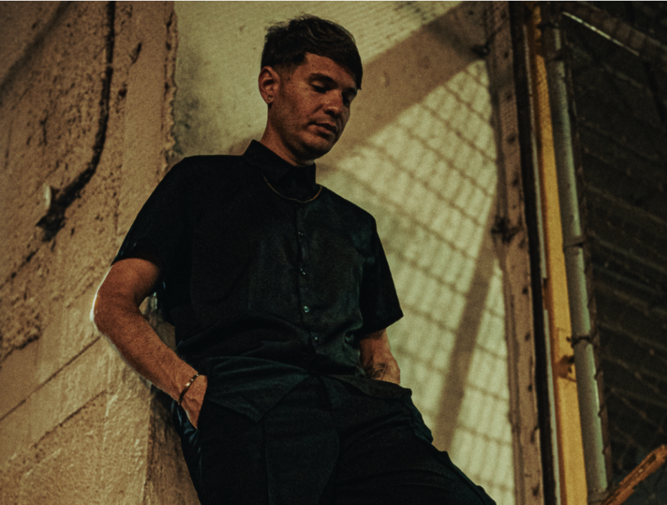 Dance-pop con filo: “Espejo” de j.Rochet es el track que te hará mover el cuerpo y la cabeza