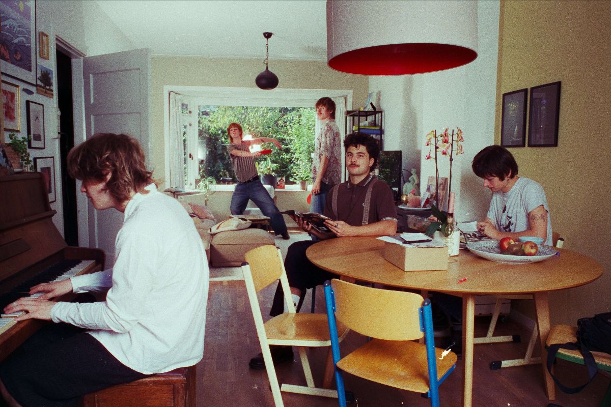 Fit redefine el caos: “Little Something” y la energía cambiante del sonido europeo